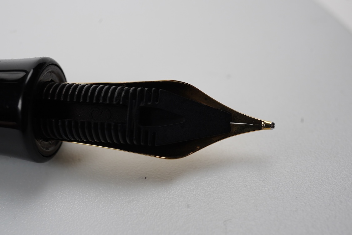 A modern Conway Stewart 'Duro' in stunning purple fitted with 18ct. gold medium nib